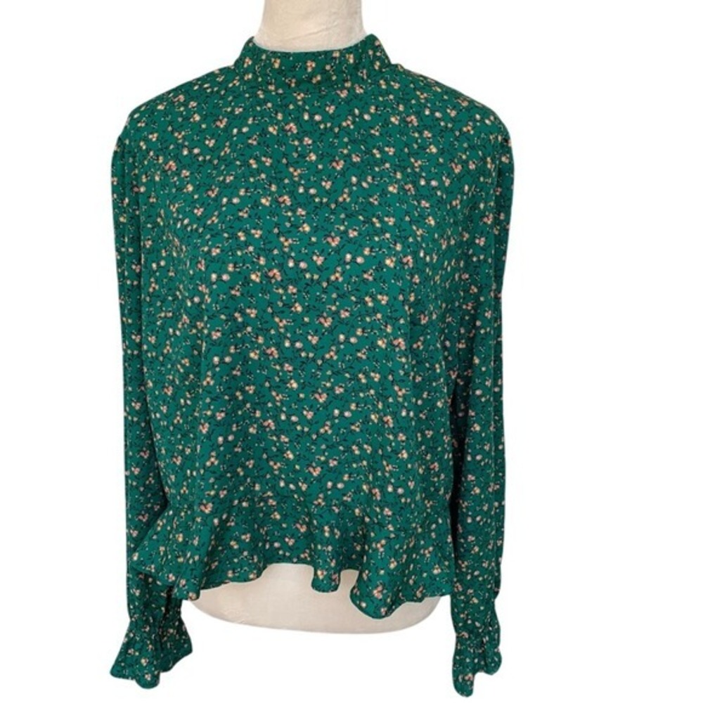 ABOUND. Green floral top, choker neckline. Ruffles on hem of sleeves & t…